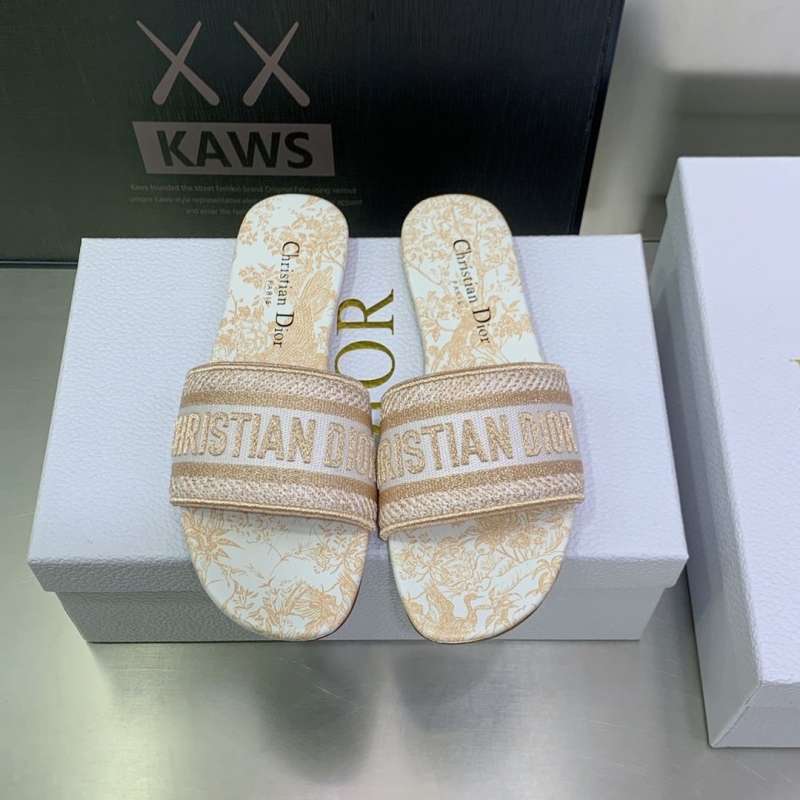 ch**an D*or slippers